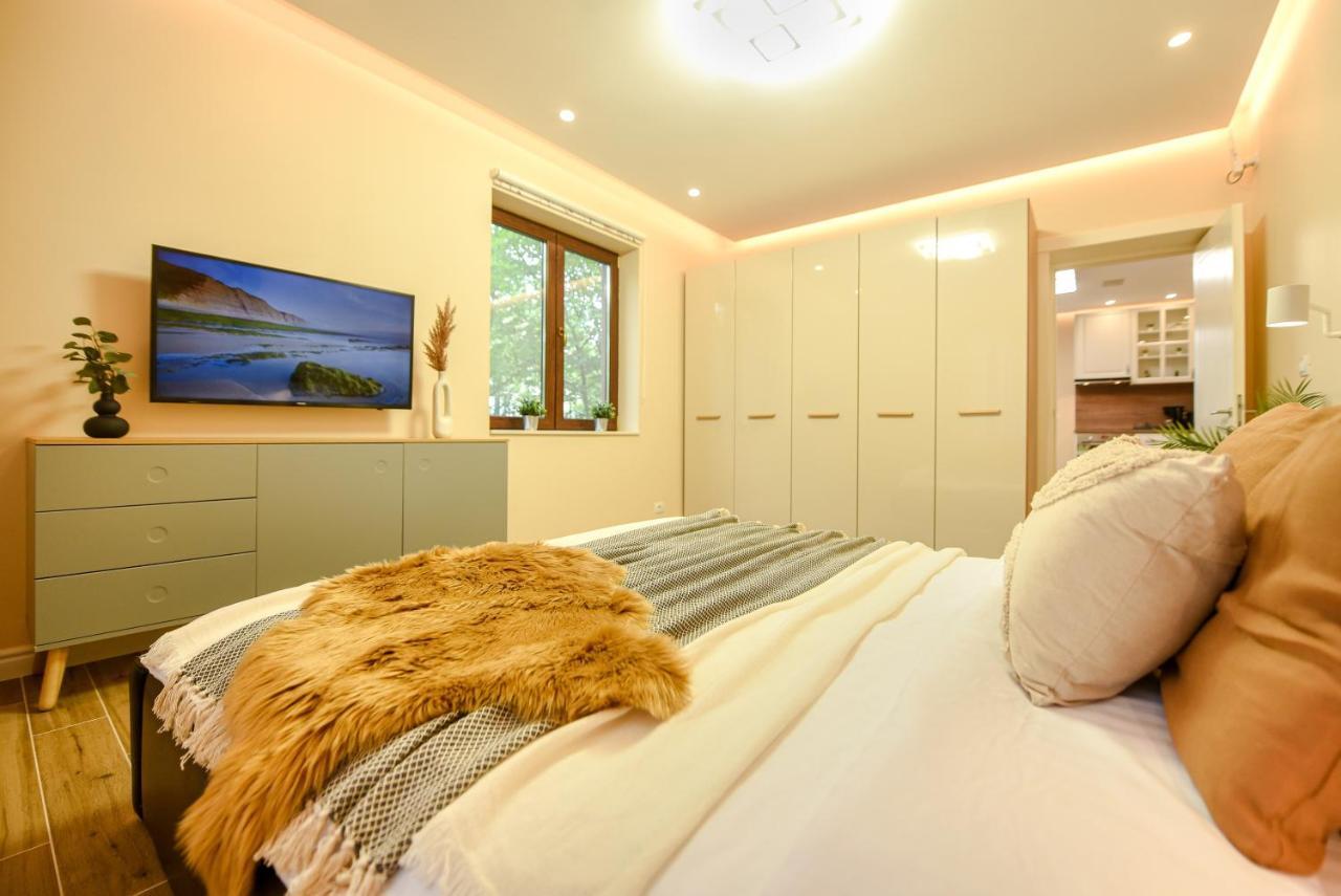 Green Leafy Brasov - Ideal 2 Bedroom Apartment Exterior photo