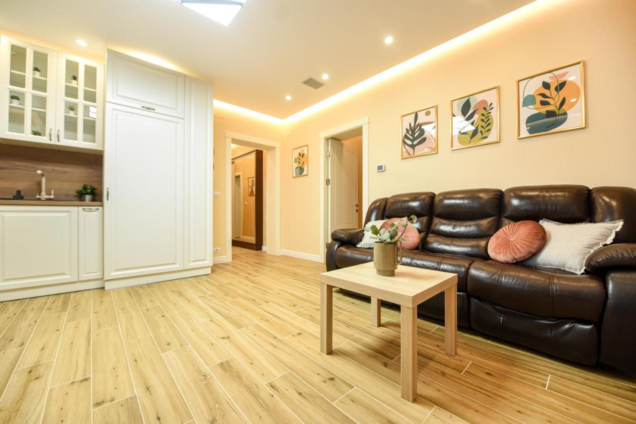 Green Leafy Brasov - Ideal 2 Bedroom Apartment Exterior photo